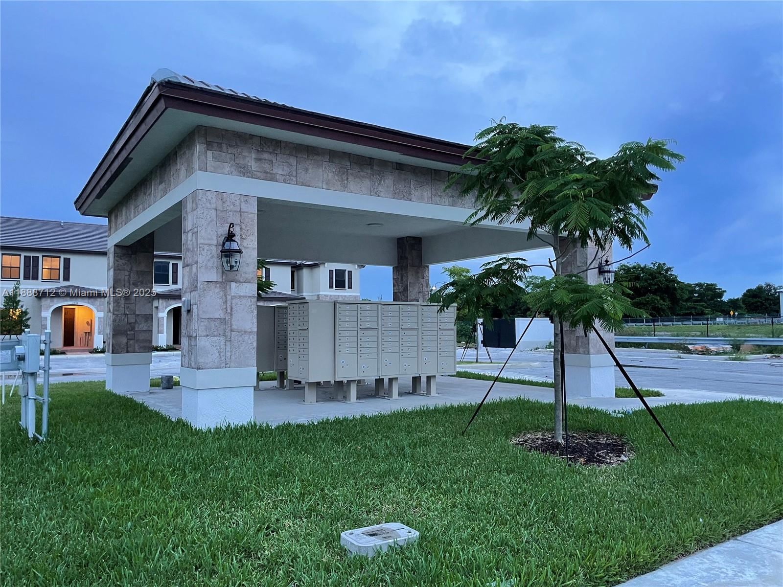 AQUABELLA NORTH - Residential Lease