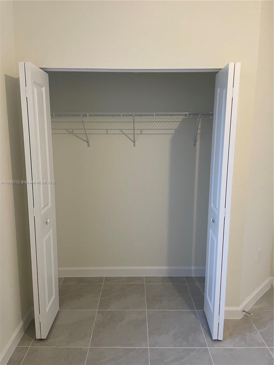 AQUABELLA NORTH - Residential Lease