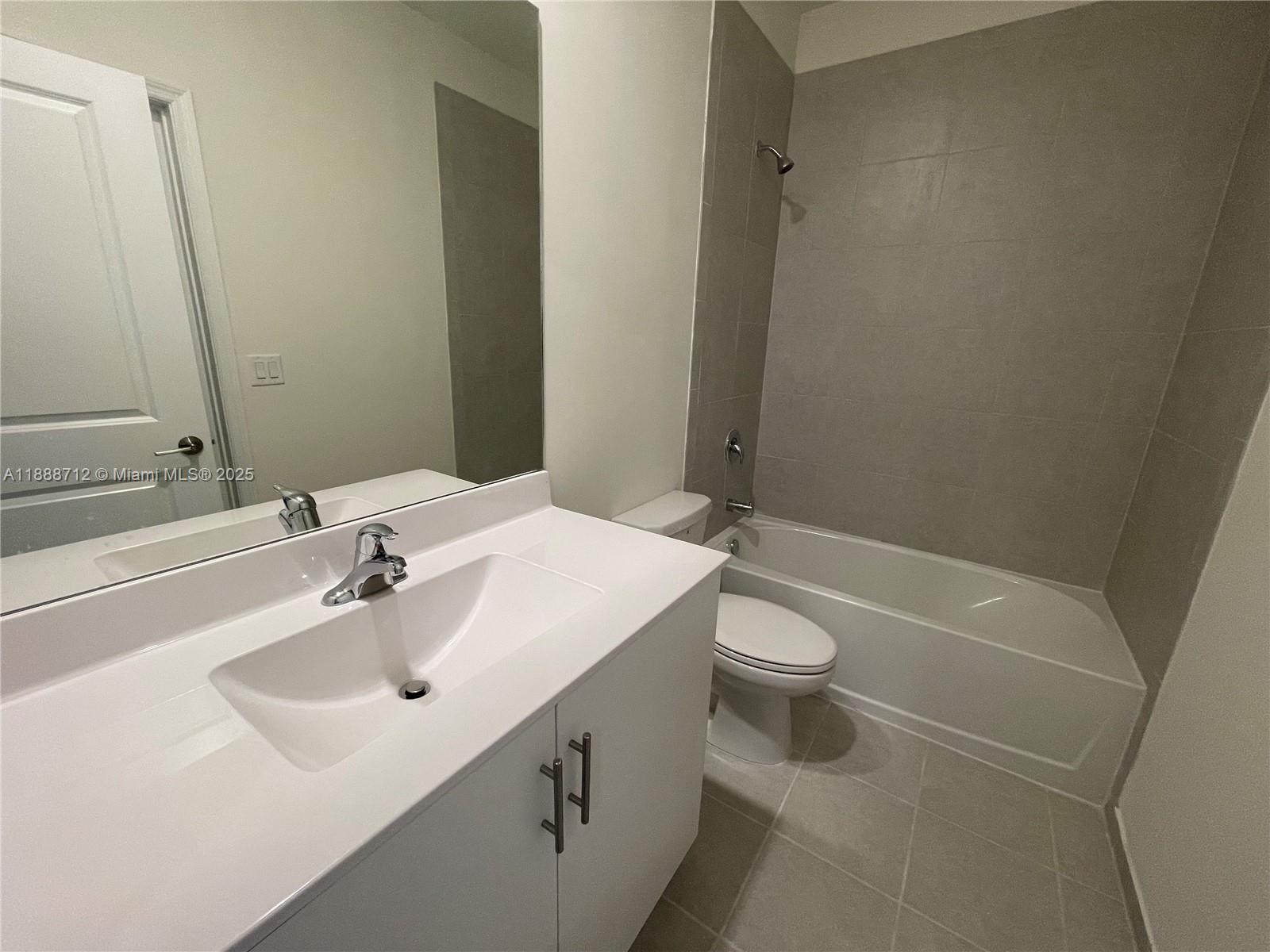 AQUABELLA NORTH - Residential Lease