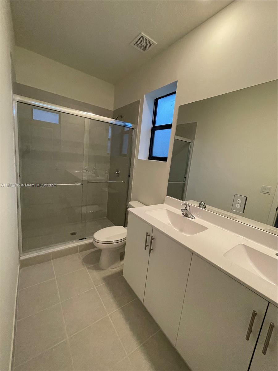 AQUABELLA NORTH - Residential Lease