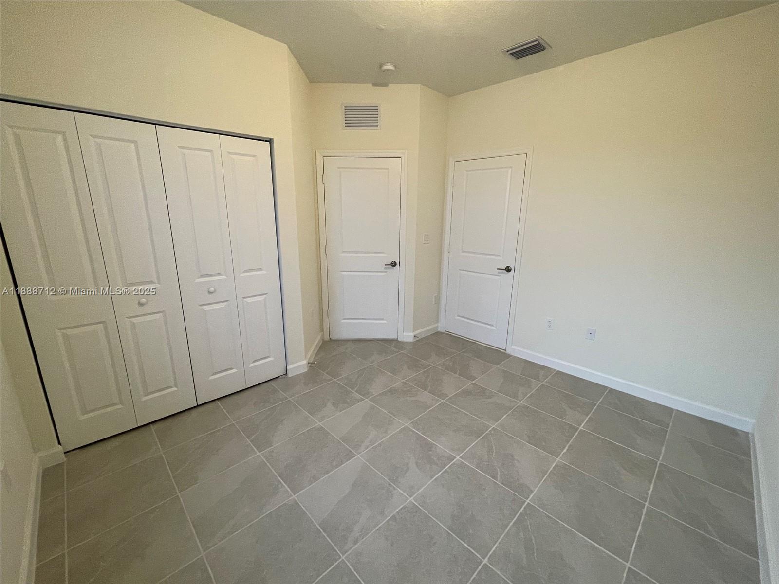 AQUABELLA NORTH - Residential Lease