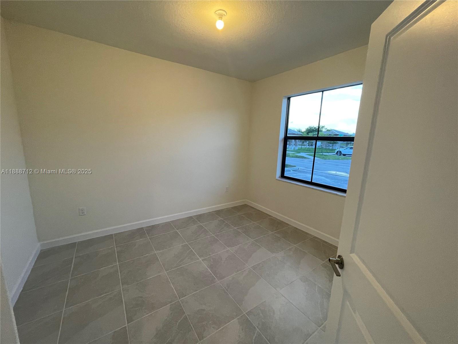 AQUABELLA NORTH - Residential Lease