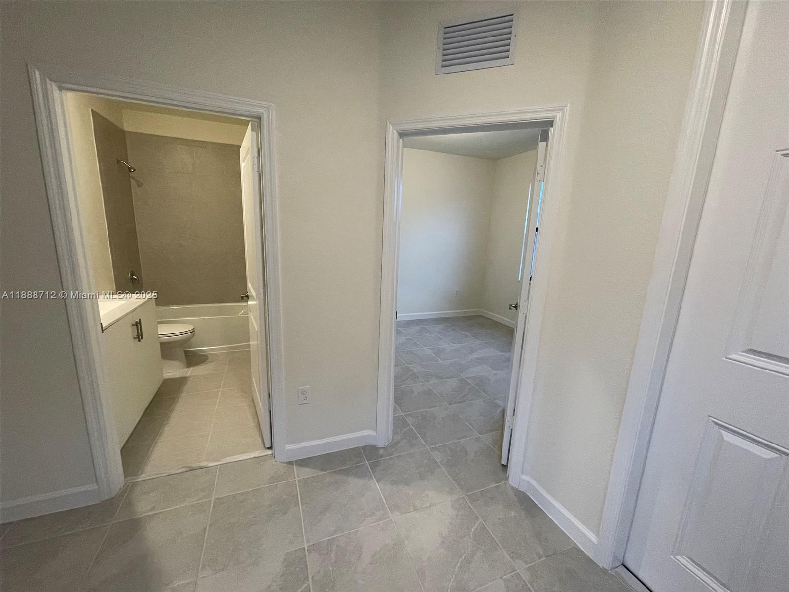 AQUABELLA NORTH - Residential Lease