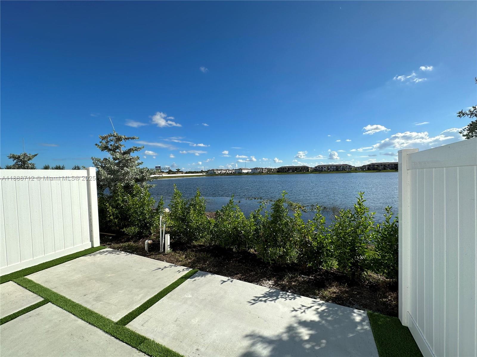 AQUABELLA NORTH - Residential Lease
