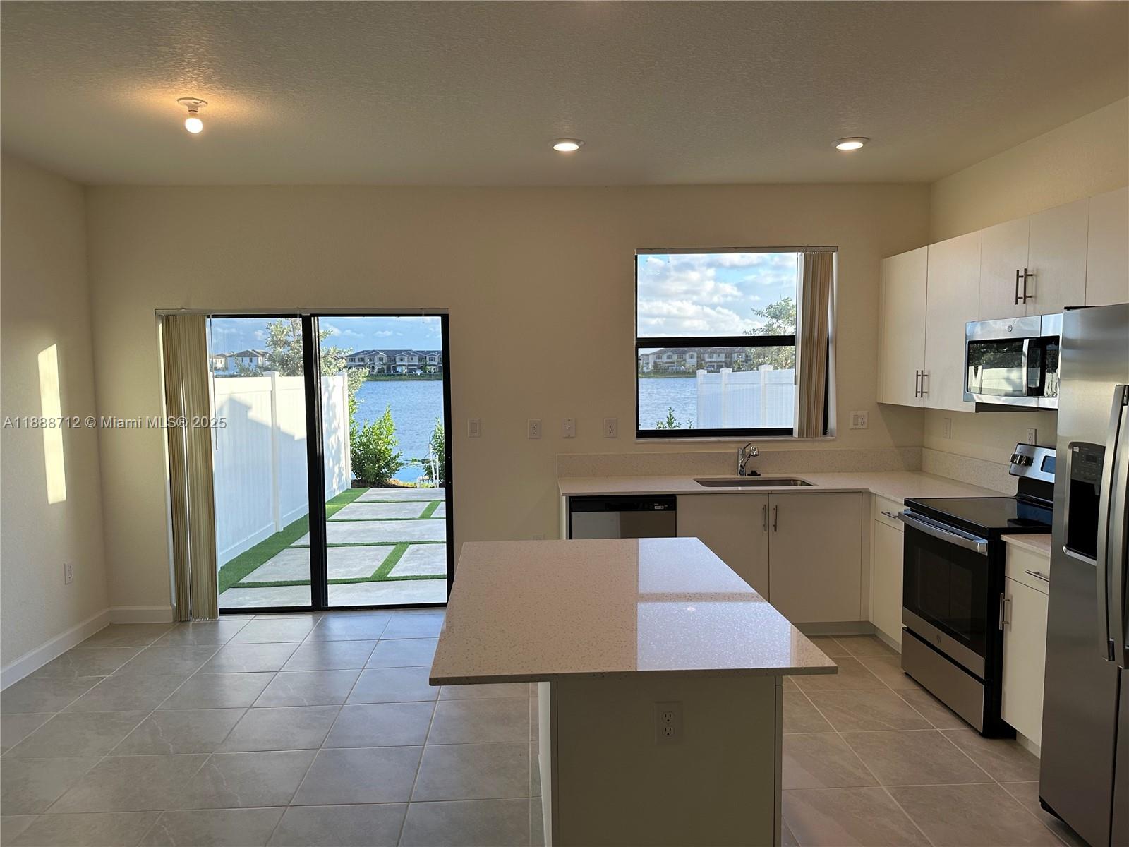AQUABELLA NORTH - Residential Lease