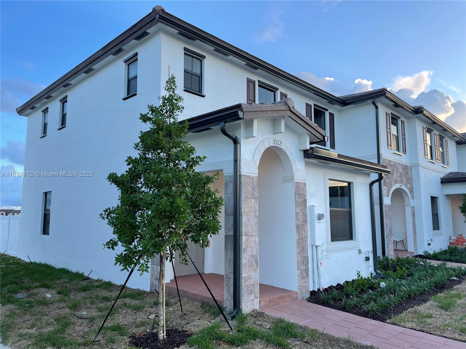 AQUABELLA NORTH - Residential Lease