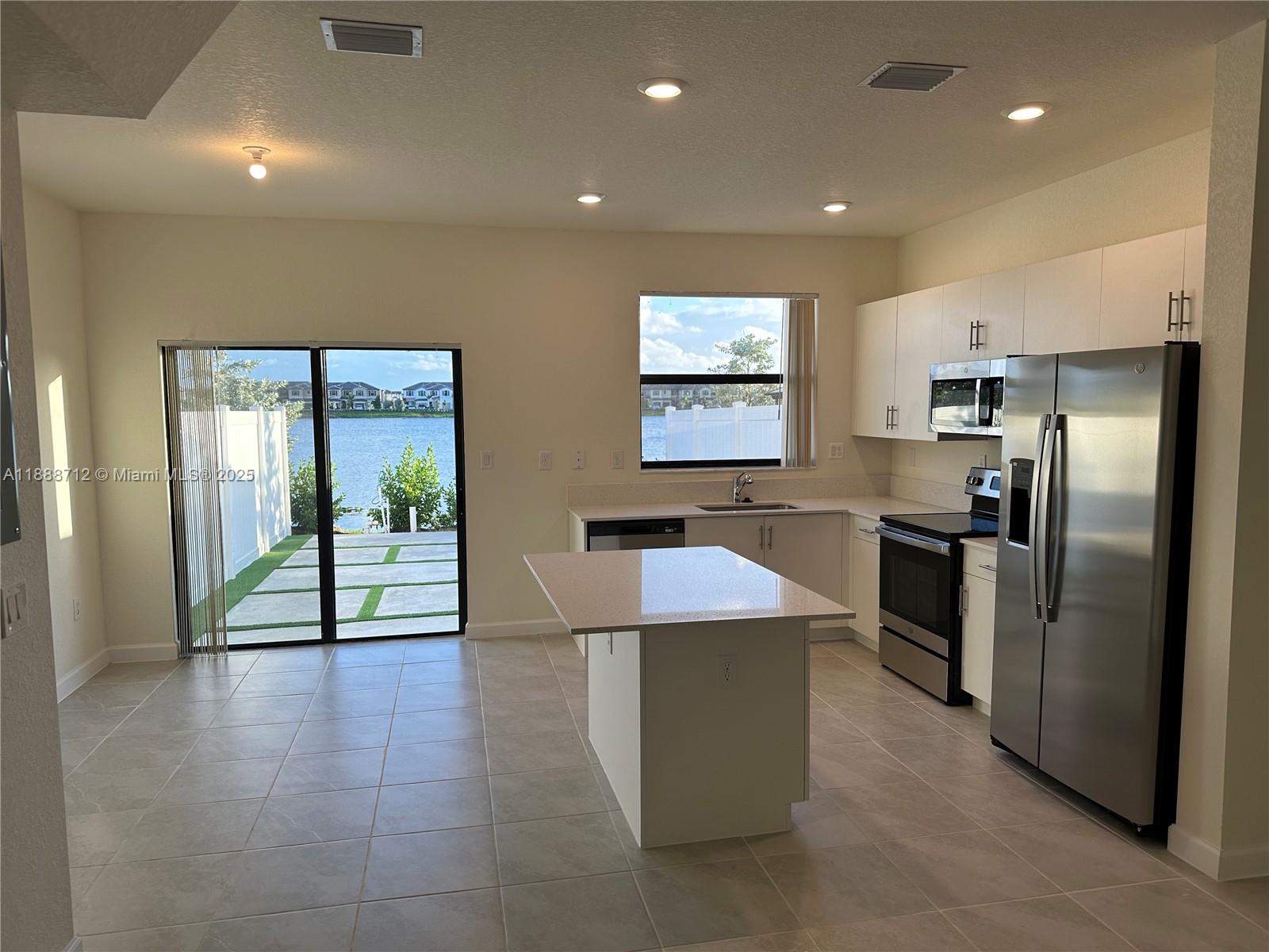 AQUABELLA NORTH - Residential Lease