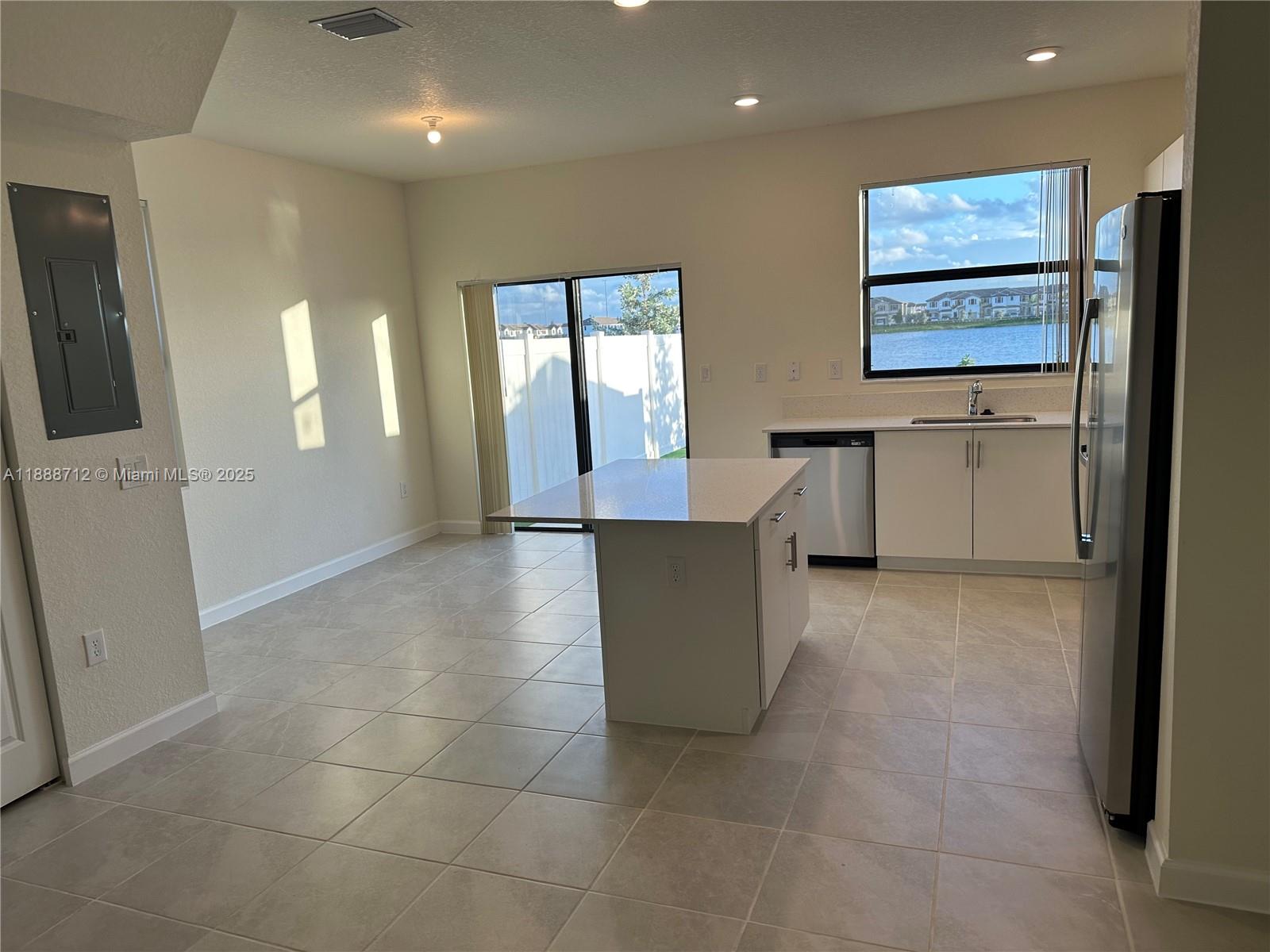AQUABELLA NORTH - Residential Lease