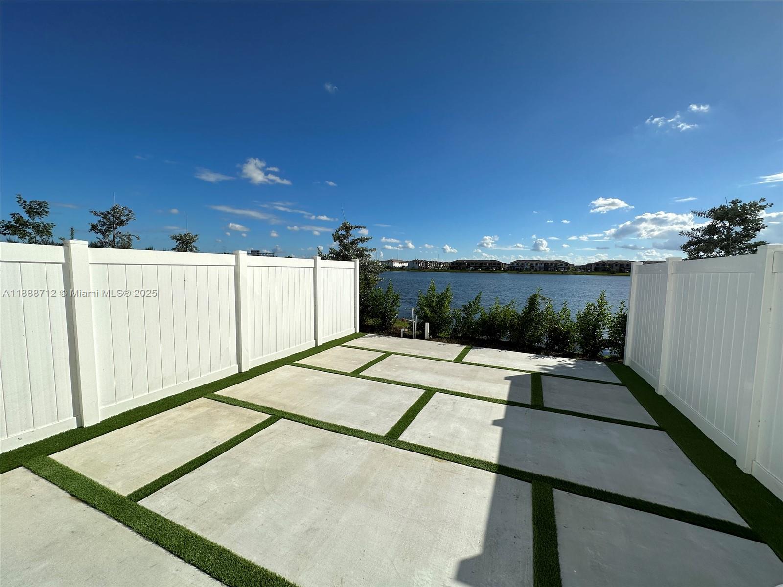 AQUABELLA NORTH - Residential Lease