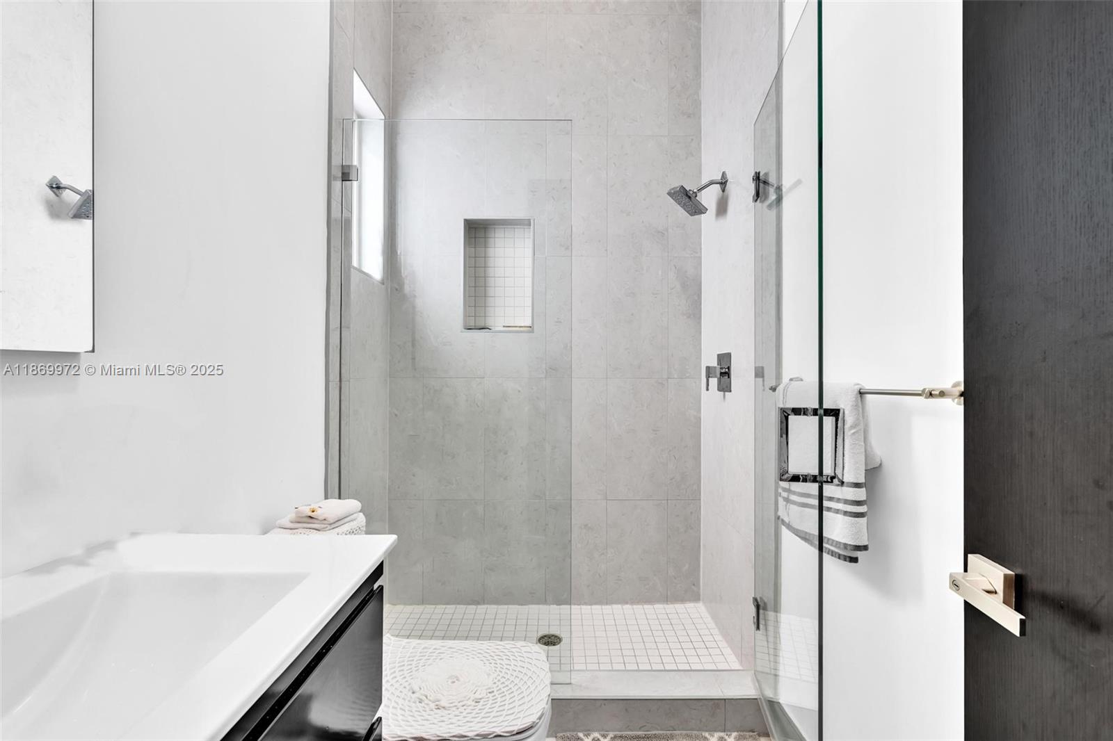 OASIS PARK SQUARE AT DORA - Residential