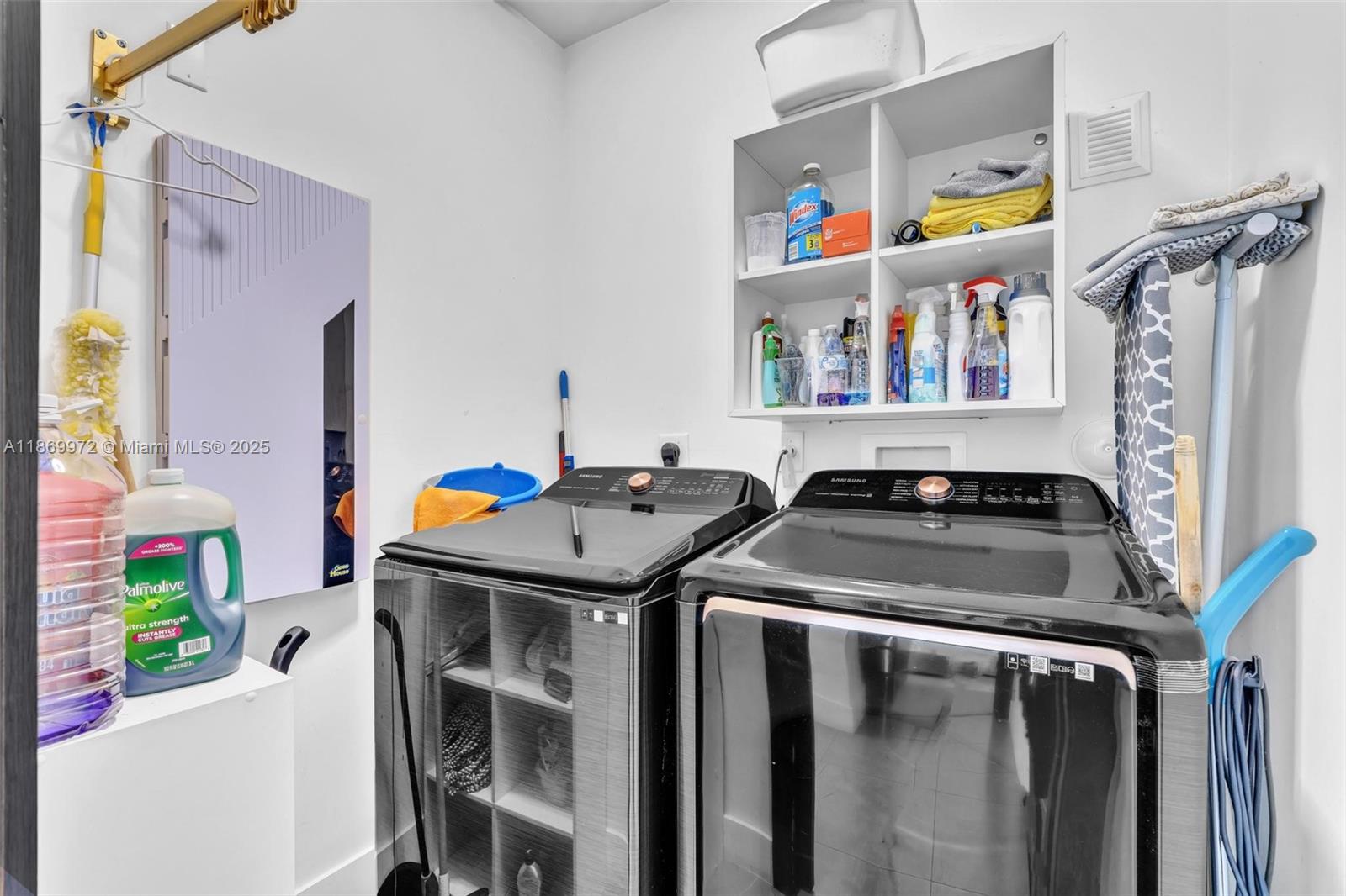 OASIS PARK SQUARE AT DORA - Residential