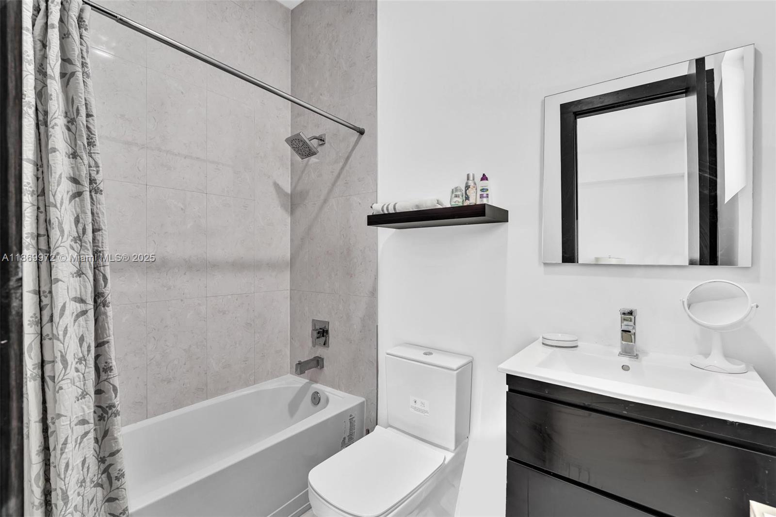 OASIS PARK SQUARE AT DORA - Residential