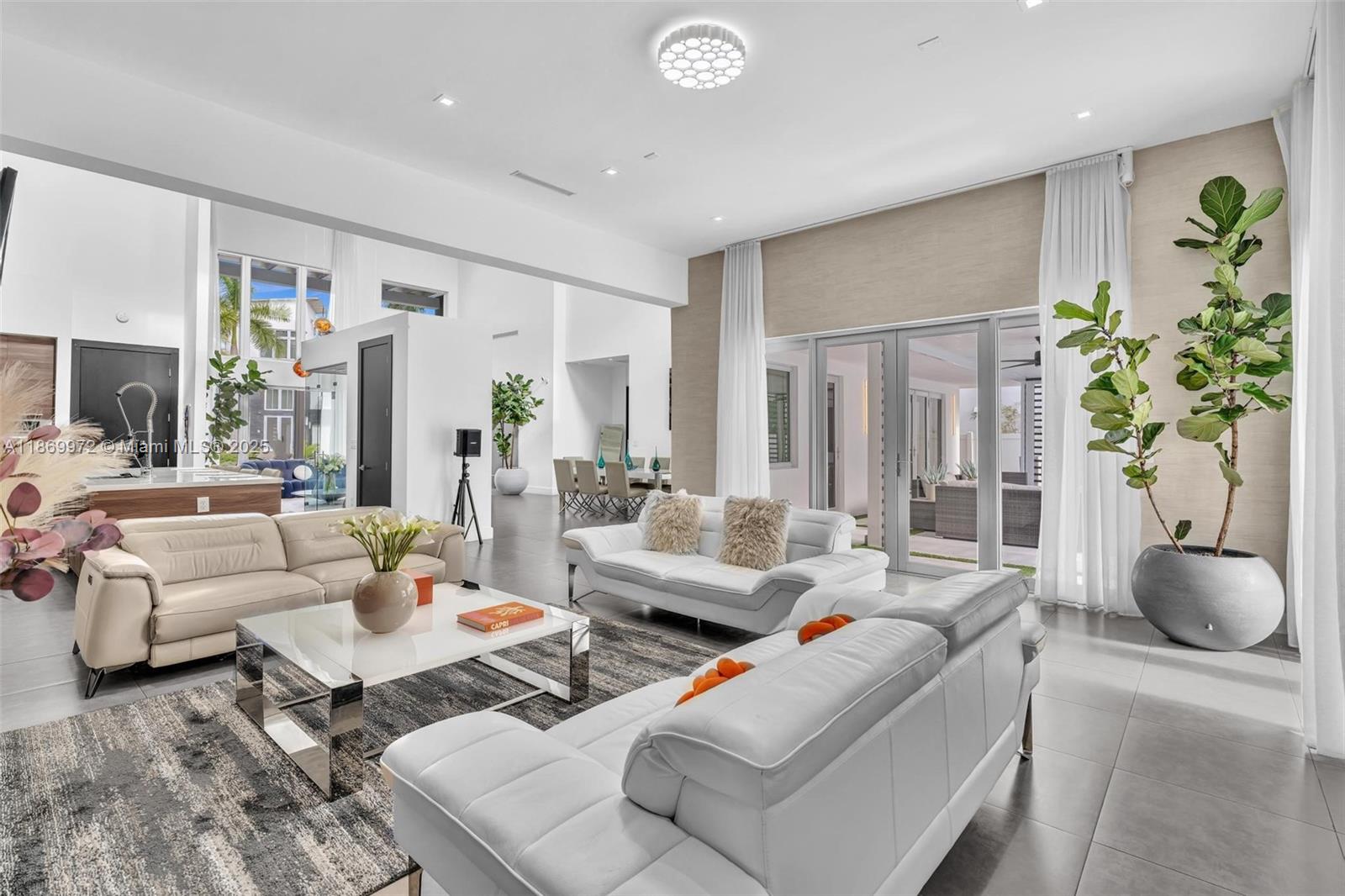 OASIS PARK SQUARE AT DORA - Residential