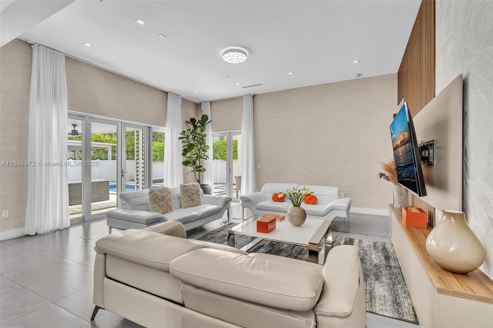 OASIS PARK SQUARE AT DORA - Residential