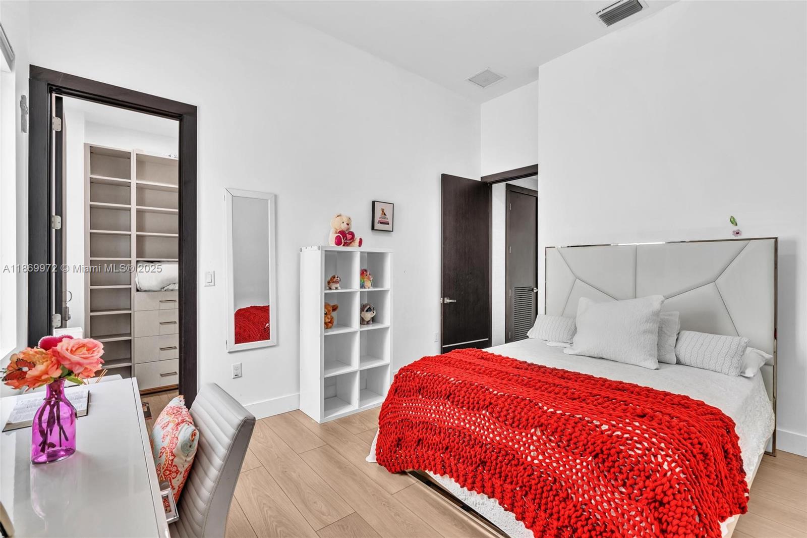 OASIS PARK SQUARE AT DORA - Residential