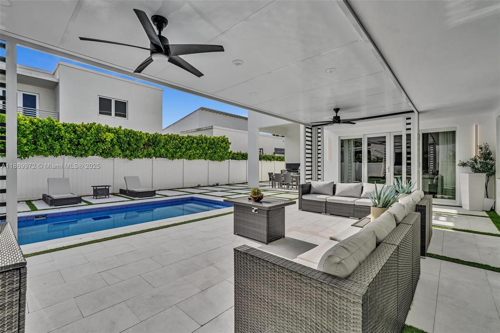 OASIS PARK SQUARE AT DORA - Residential