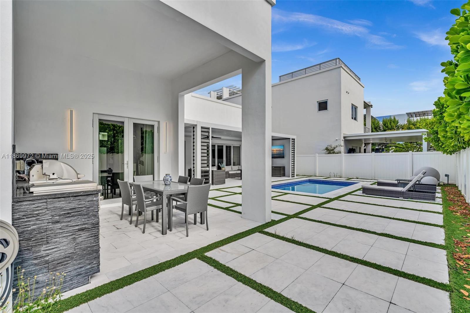 OASIS PARK SQUARE AT DORA - Residential