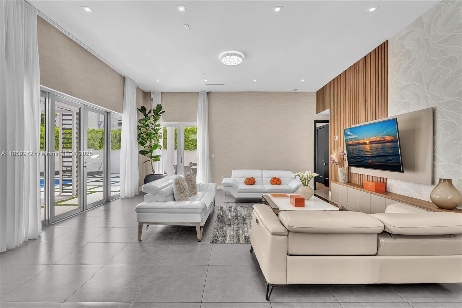 OASIS PARK SQUARE AT DORA - Residential