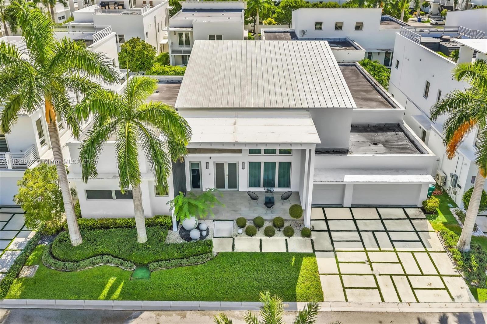 Stunning 5-Bedroom, 6 Bathroom Ground-Floor Home in Oasis Park Square, Doral
located in the exclusive, gated community of Oasis Park Square, this fully furnished 5-bedroom, 6-bathroom home is move-in ready! With a spacious open-concept layout, the home features high-end finishes and modern furnishings throughout. The chef-inspired kitchen is perfect for entertaining, while each bedroom boasts its own en-suite bathroom for ultimate privacy. Outdoors, enjoy a private open pool and BBQ area, ideal for relaxation and gatherings. This property offers luxury, comfort, and security in one of Doral’s most sought-after neighborhoods. Schedule your tour today!