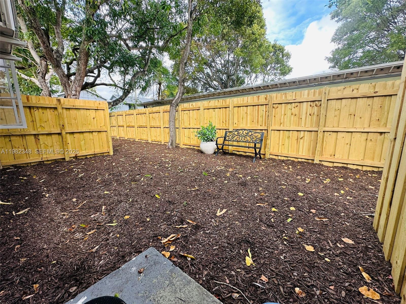 LAUDERDALE - Residential Lease