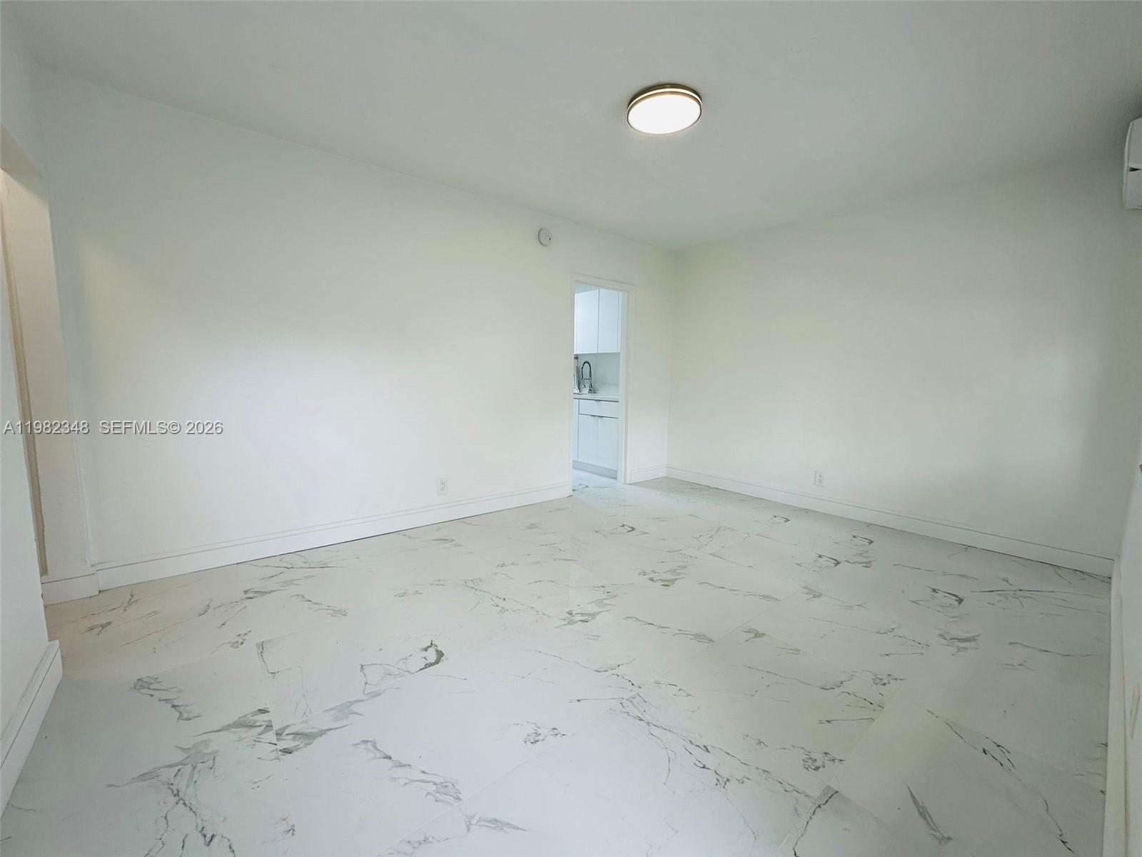 LAUDERDALE - Residential Lease