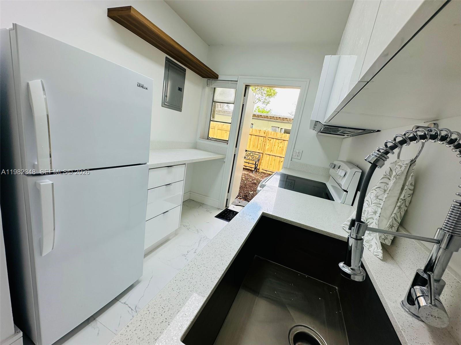 LAUDERDALE - Residential Lease