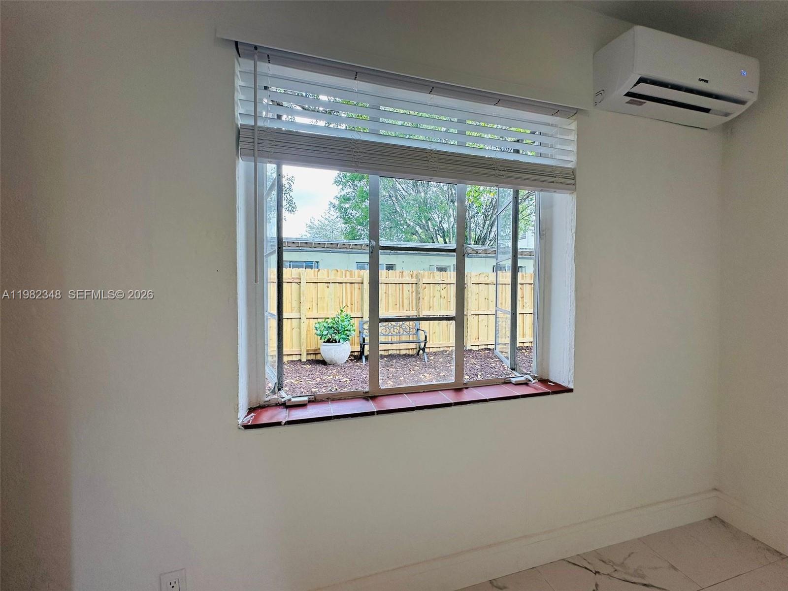 LAUDERDALE - Residential Lease