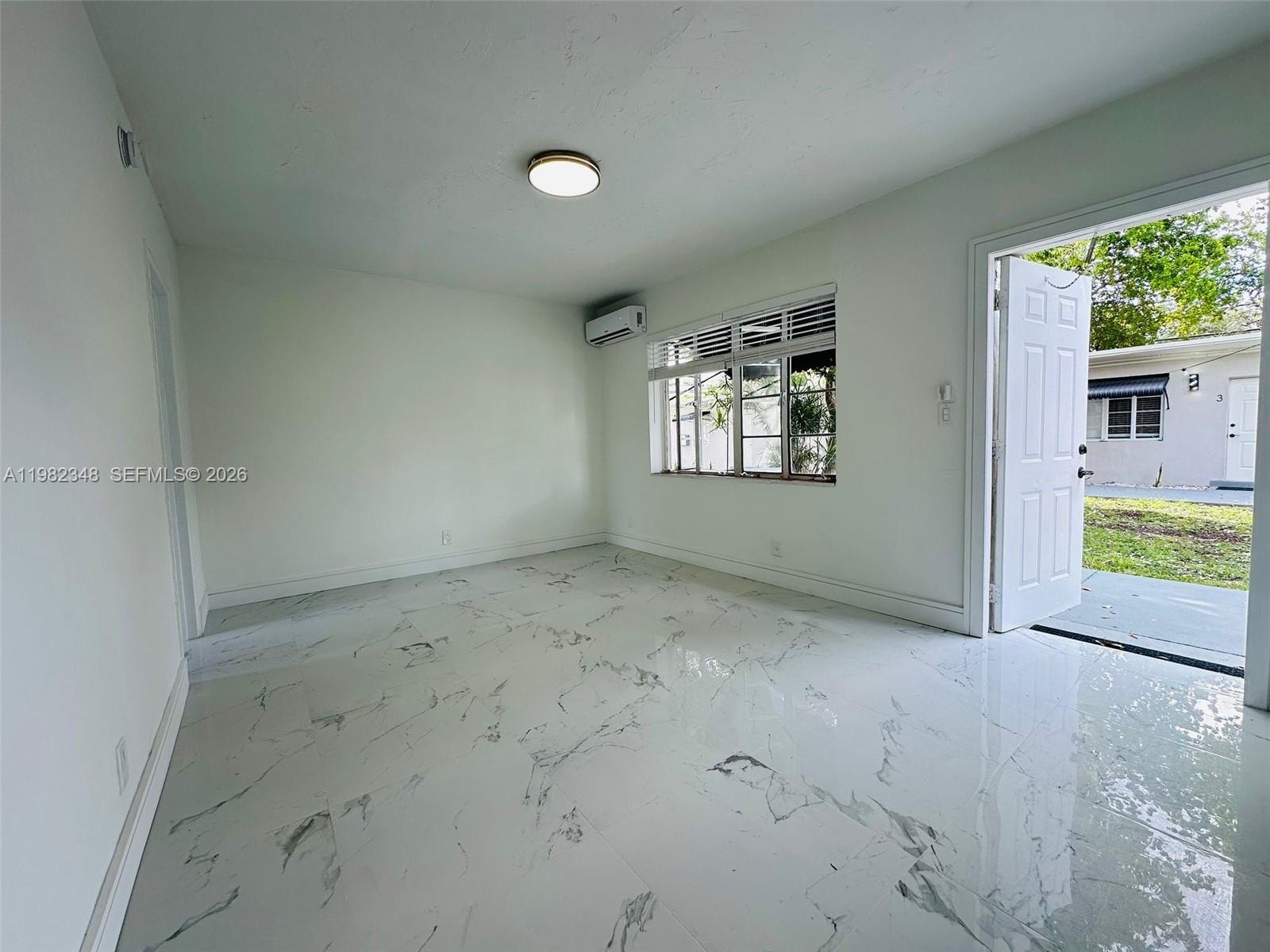 LAUDERDALE - Residential Lease