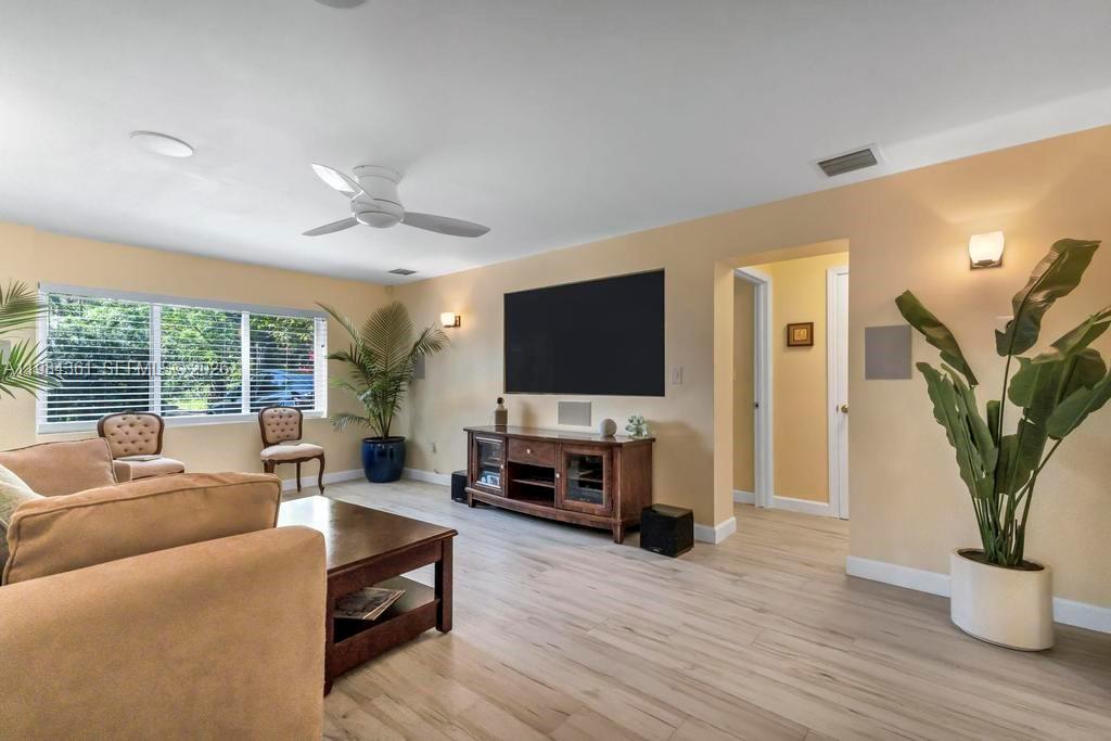 DANIA HEIGHTS EXT - Residential