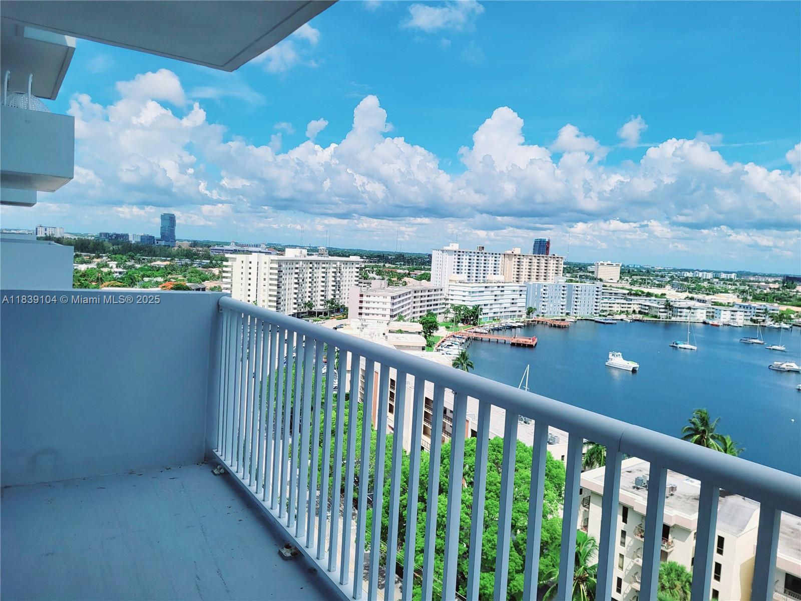 137 Golden Isles Dr 1510