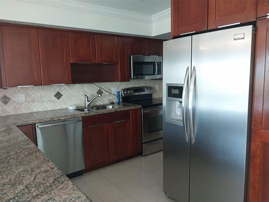 Beautiful 1bed/1.5 bath in nice complex. Great location.
Unit is move in ready with porcelaine and laminate floors, granite countertops, stainless steel appliances, etc. 
Complex offers: 2 pools, sauna, sunbath deck, gym, BBQ, designated storage, luggage storage, clubhouse with kitchen, pool/ping-pong room, laundry room in each floor, water, hot water, cable and internet. 
LOCATION: walking distance to beach, Walmart, Publix, shopping center, Starbucks, city courtesy bus at the door.
No lease allowed. 10% down as per condo docs.