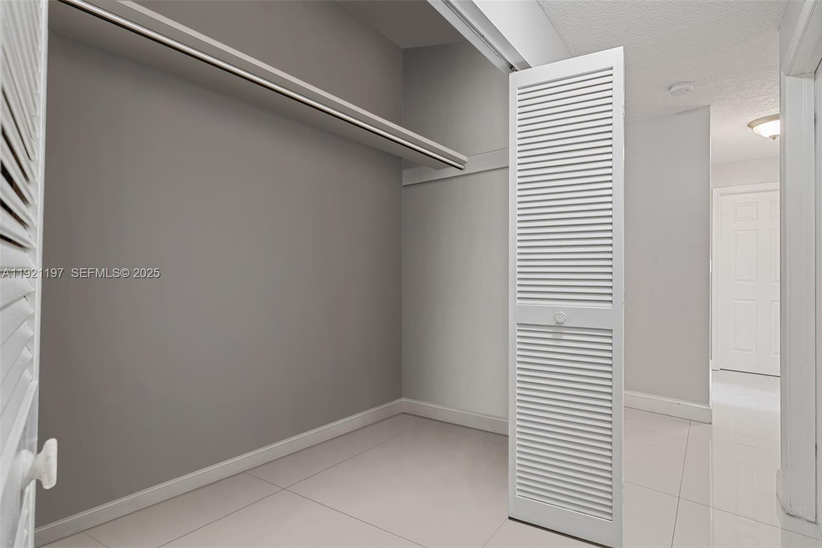 KENDALE LAKES NORTH SEC 4 - Residential