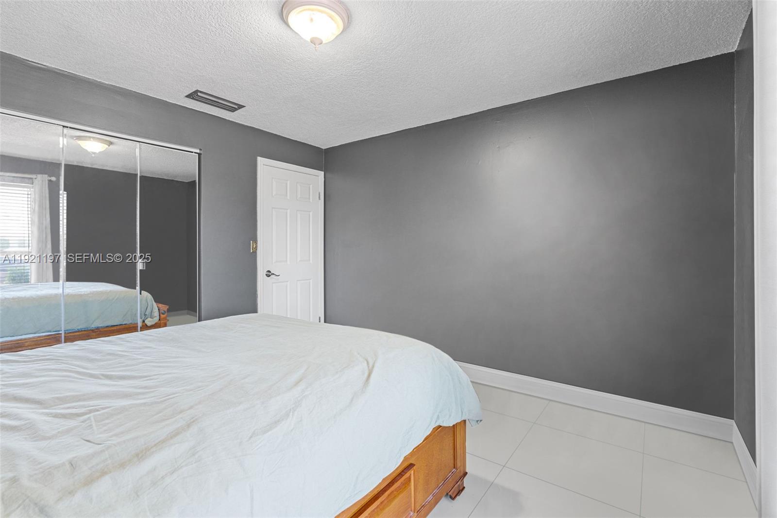 KENDALE LAKES NORTH SEC 4 - Residential