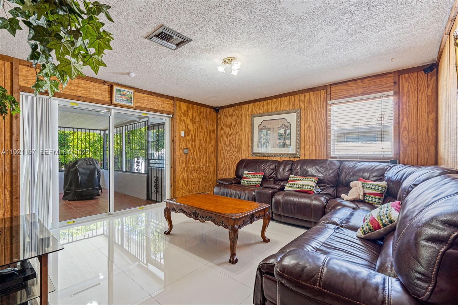 KENDALE LAKES NORTH SEC 4 - Residential