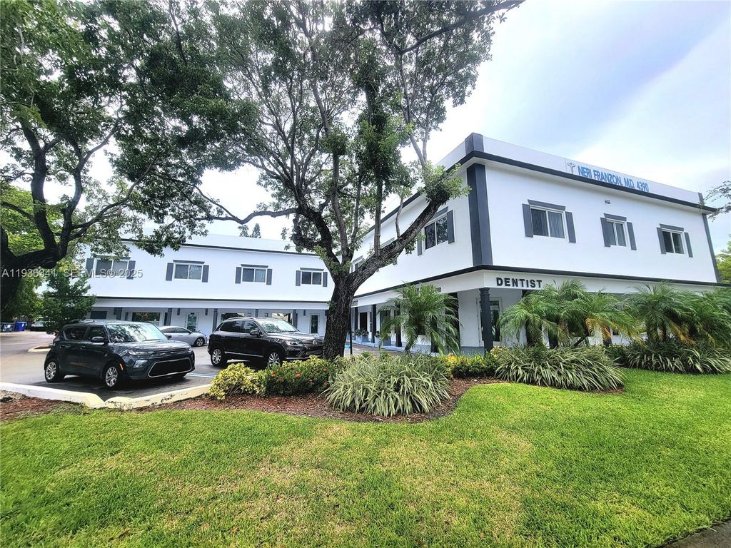 Photo of 4390 N Federal Hwy #210, Fort Lauderdale, FL 33308 (MLS # A11936341)