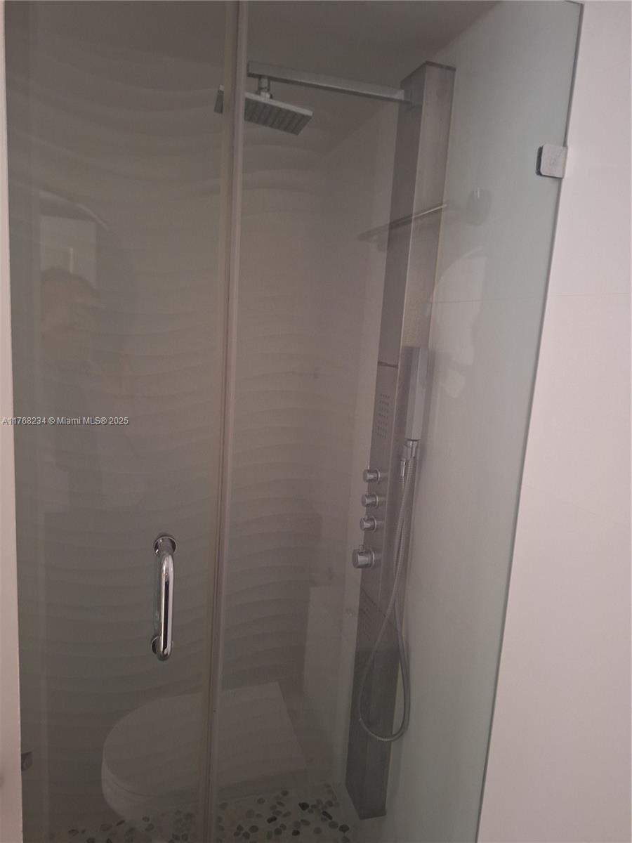 WINSTON TOWER 300 CONDO - Residential