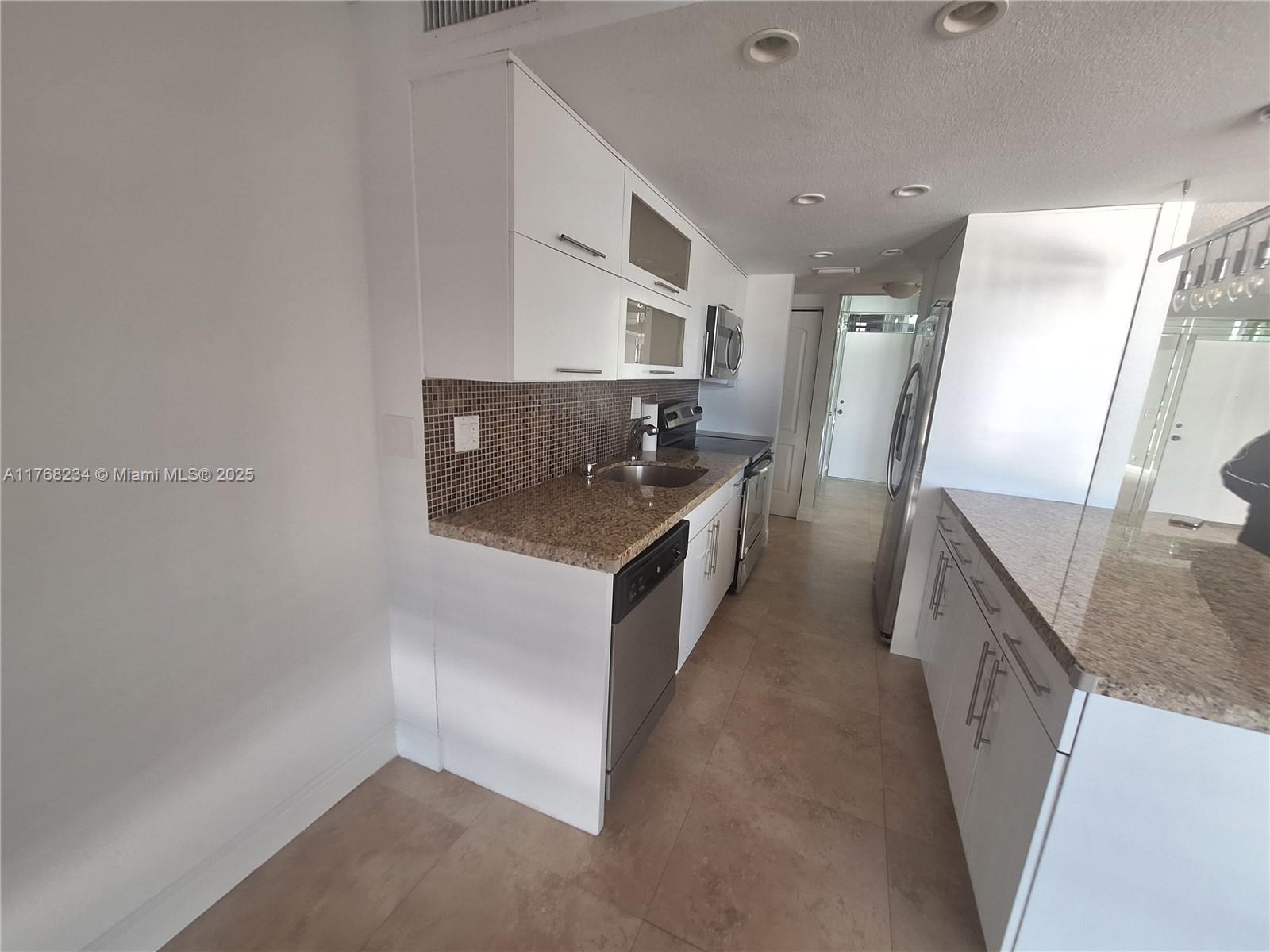 WINSTON TOWER 300 CONDO - Residential