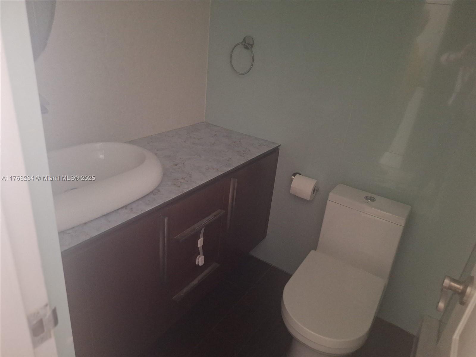 WINSTON TOWER 300 CONDO - Residential