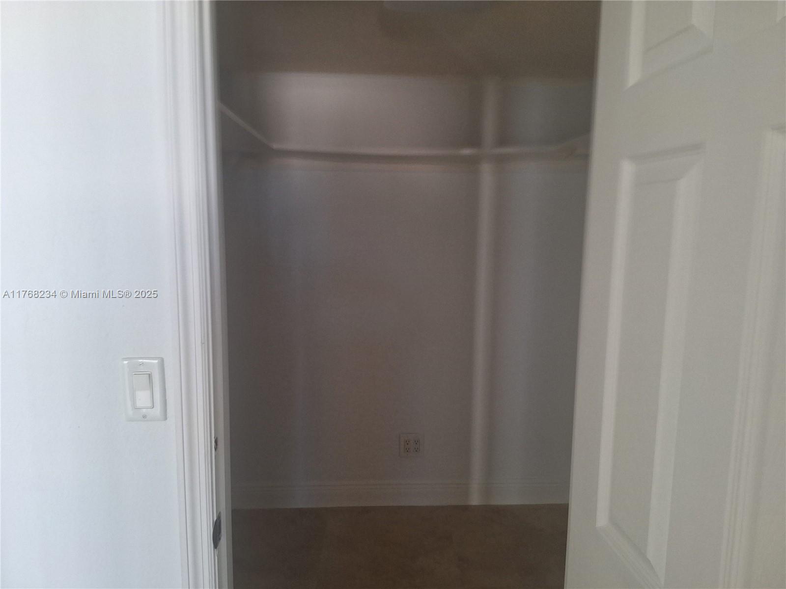 WINSTON TOWER 300 CONDO - Residential