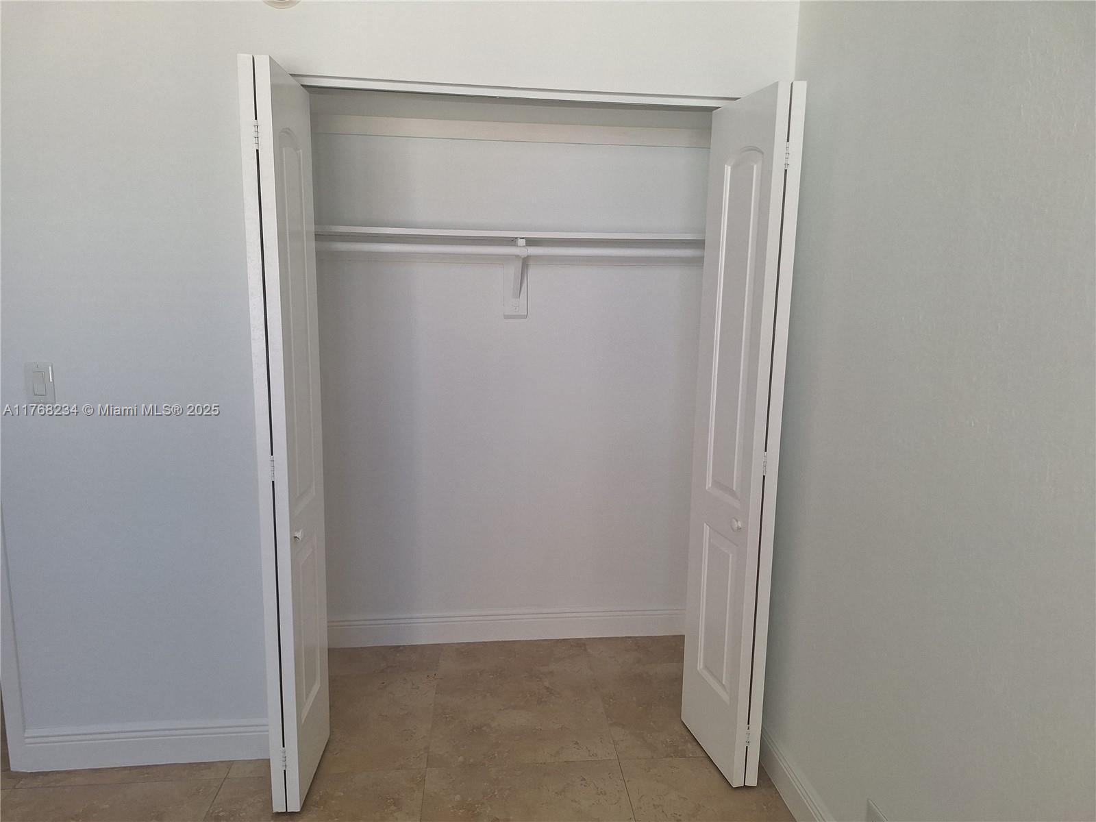 WINSTON TOWER 300 CONDO - Residential