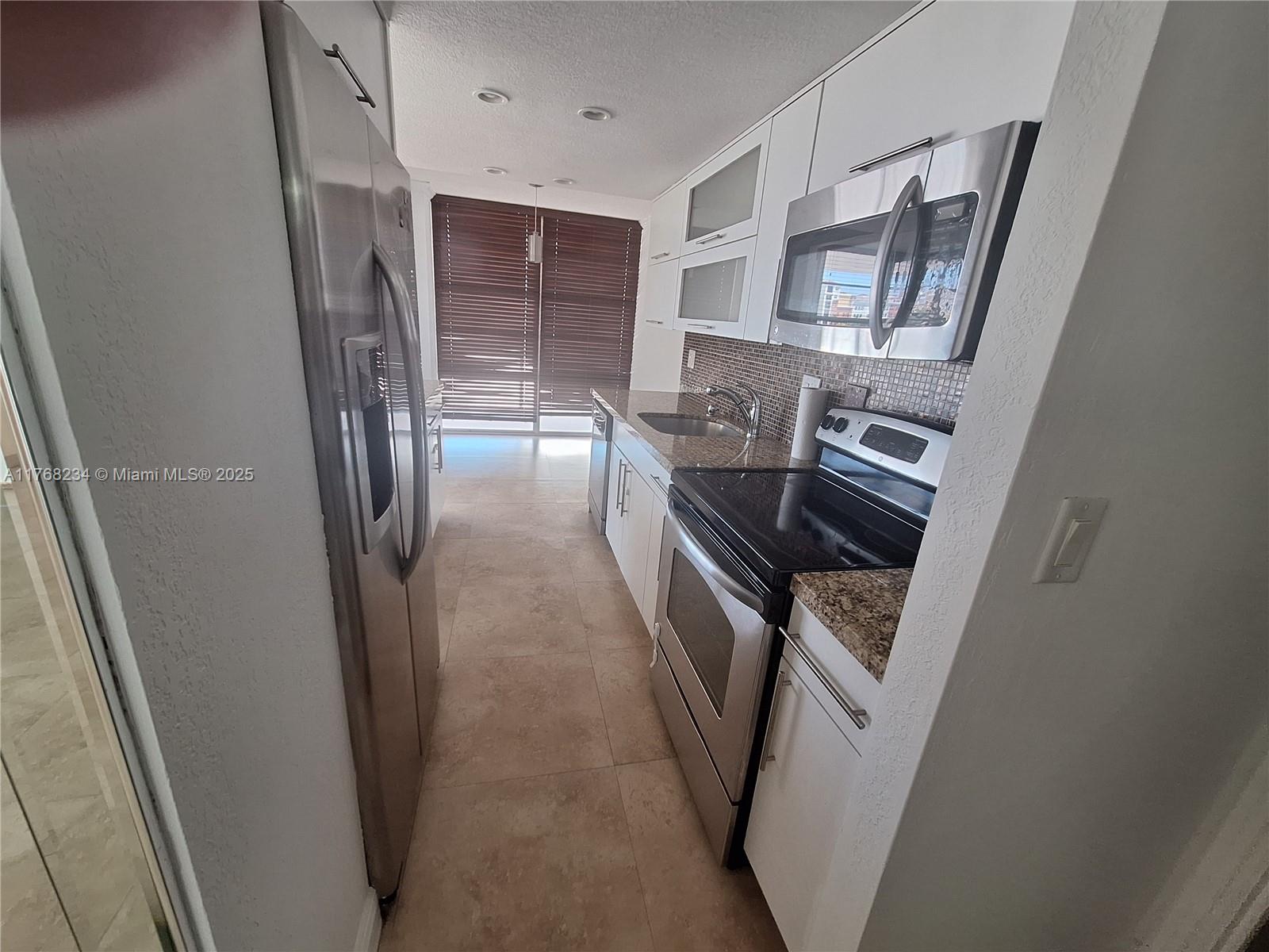 WINSTON TOWER 300 CONDO - Residential