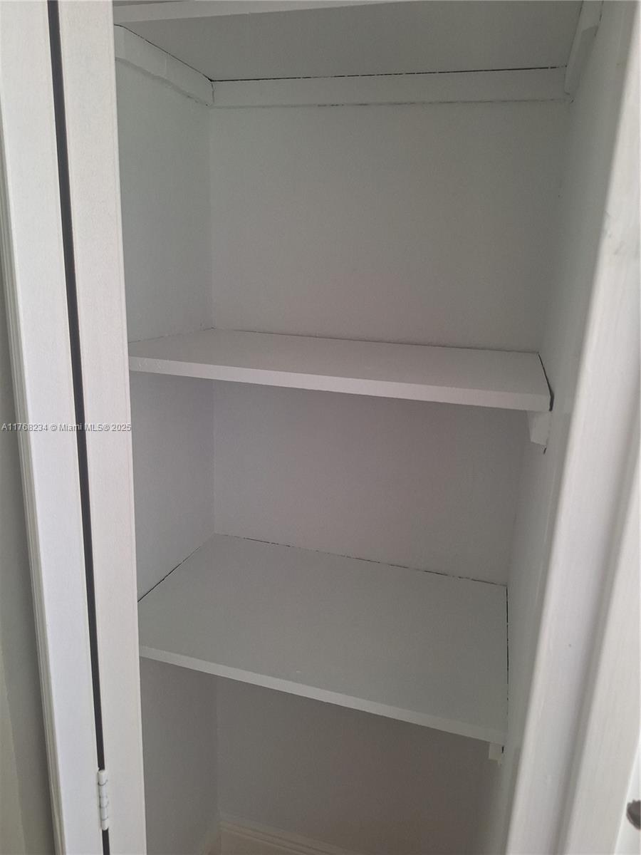 WINSTON TOWER 300 CONDO - Residential