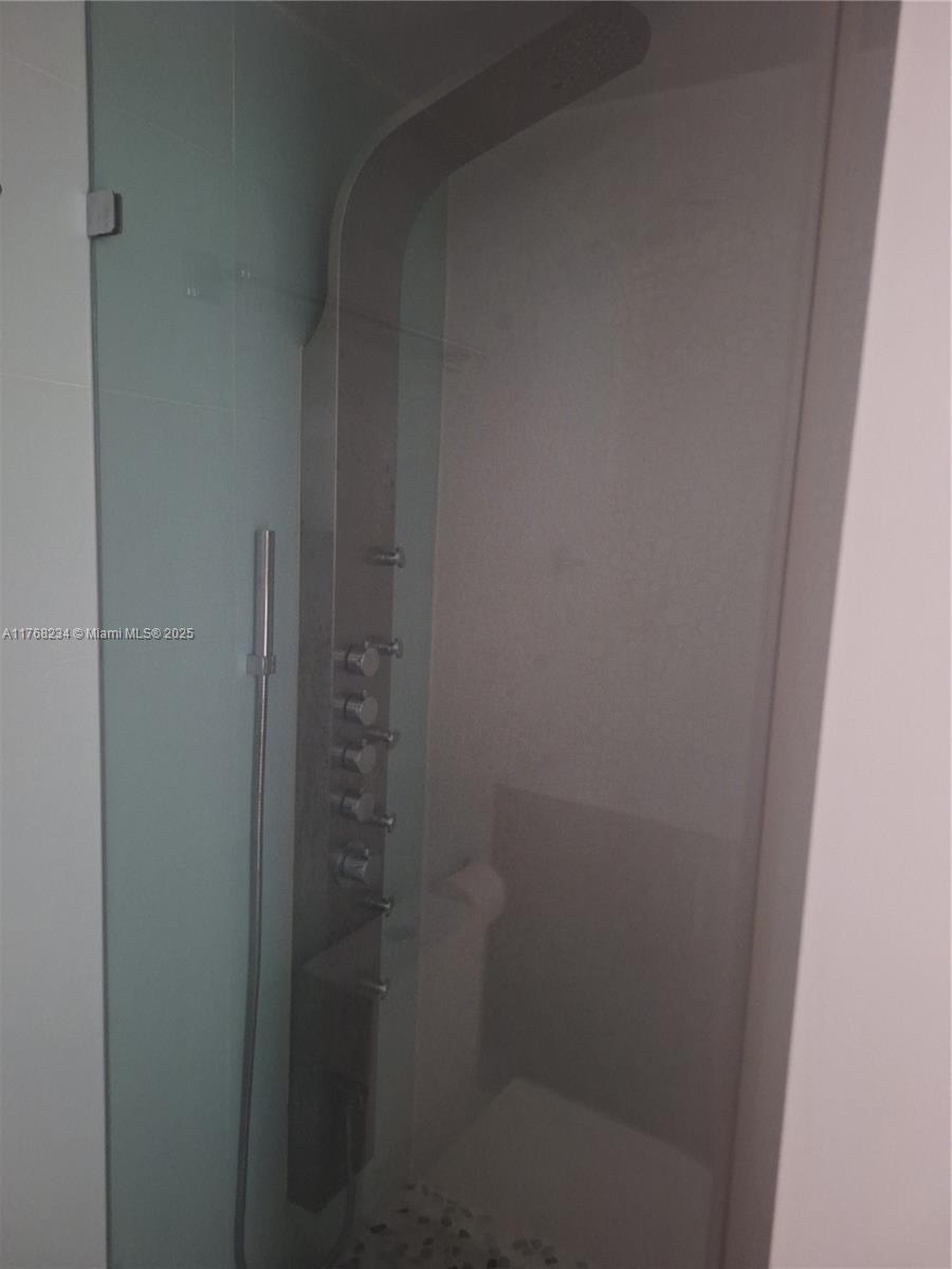 WINSTON TOWER 300 CONDO - Residential