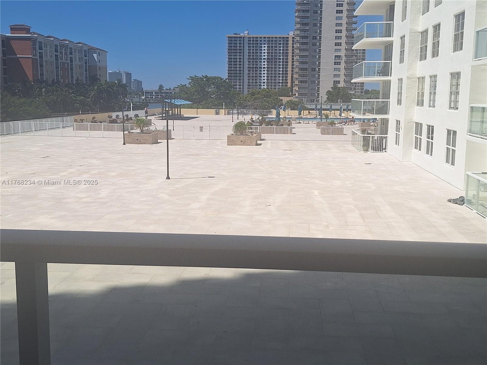 WINSTON TOWER 300 CONDO - Residential