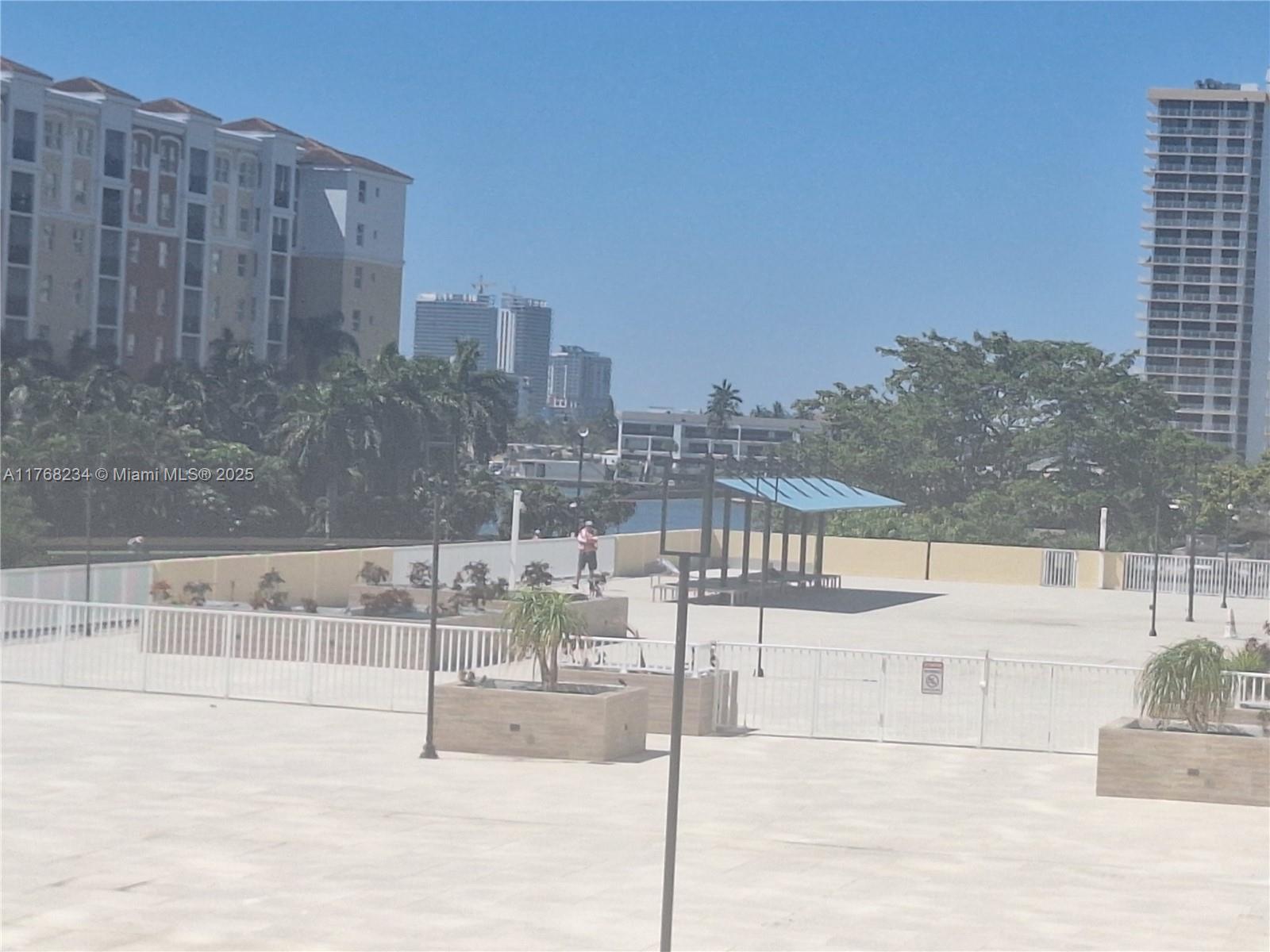 WINSTON TOWER 300 CONDO - Residential