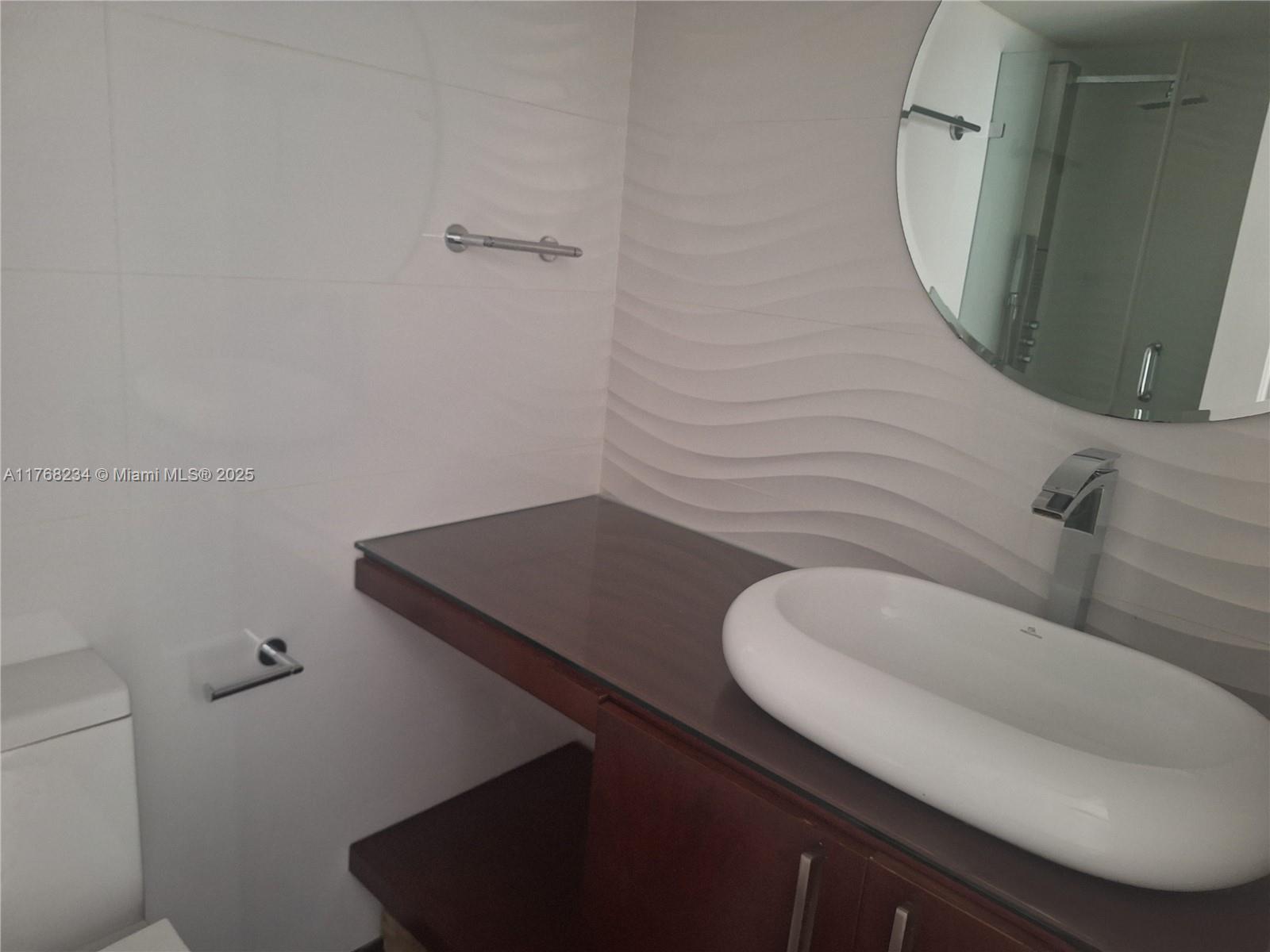 WINSTON TOWER 300 CONDO - Residential