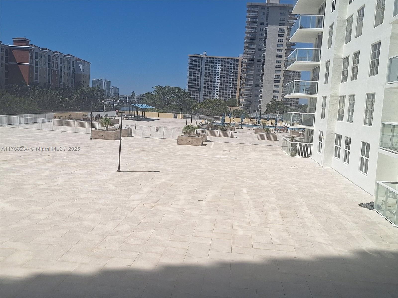 WINSTON TOWER 300 CONDO - Residential