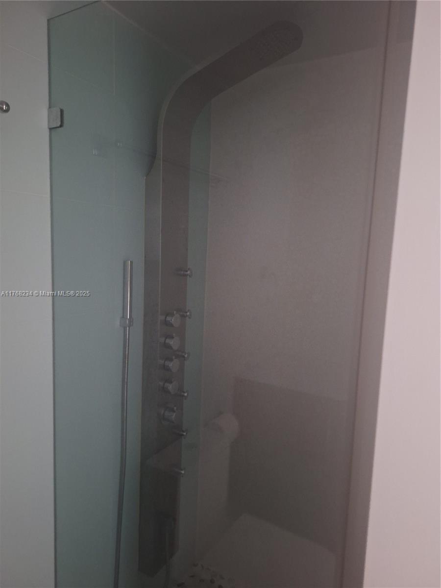 WINSTON TOWER 300 CONDO - Residential