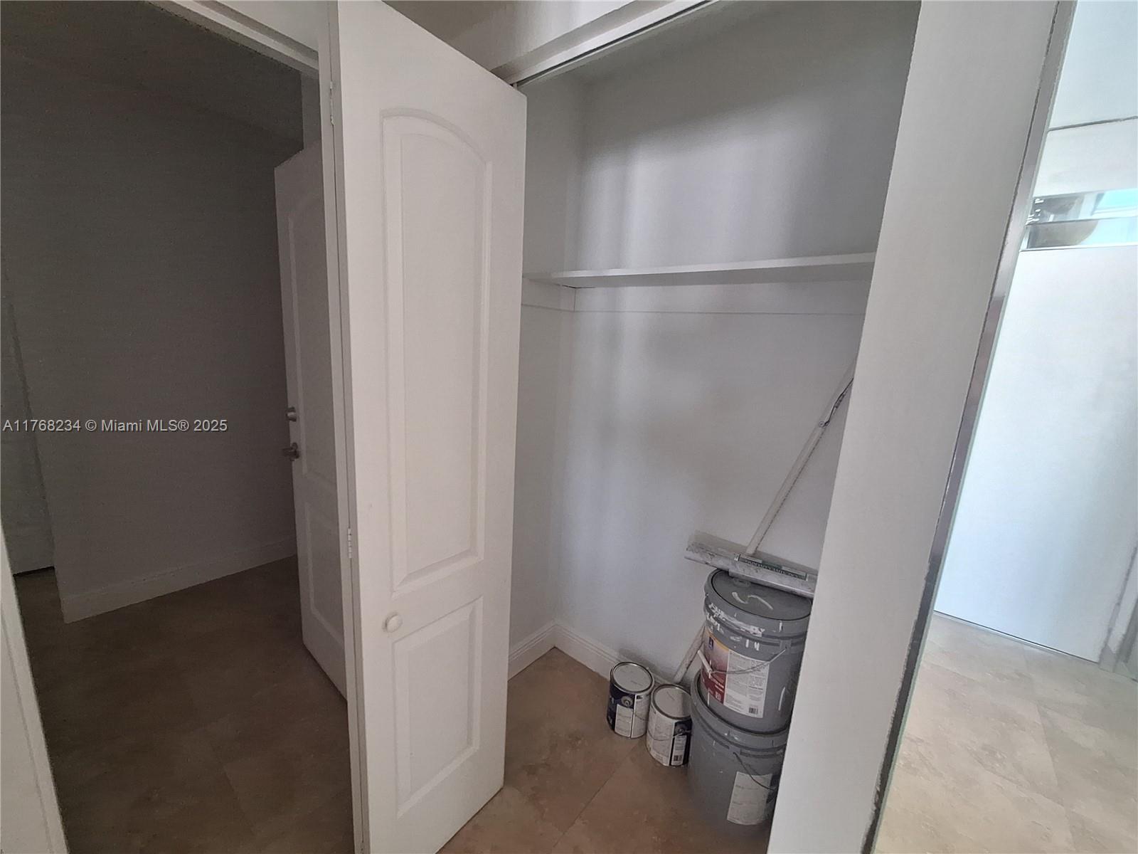 WINSTON TOWER 300 CONDO - Residential