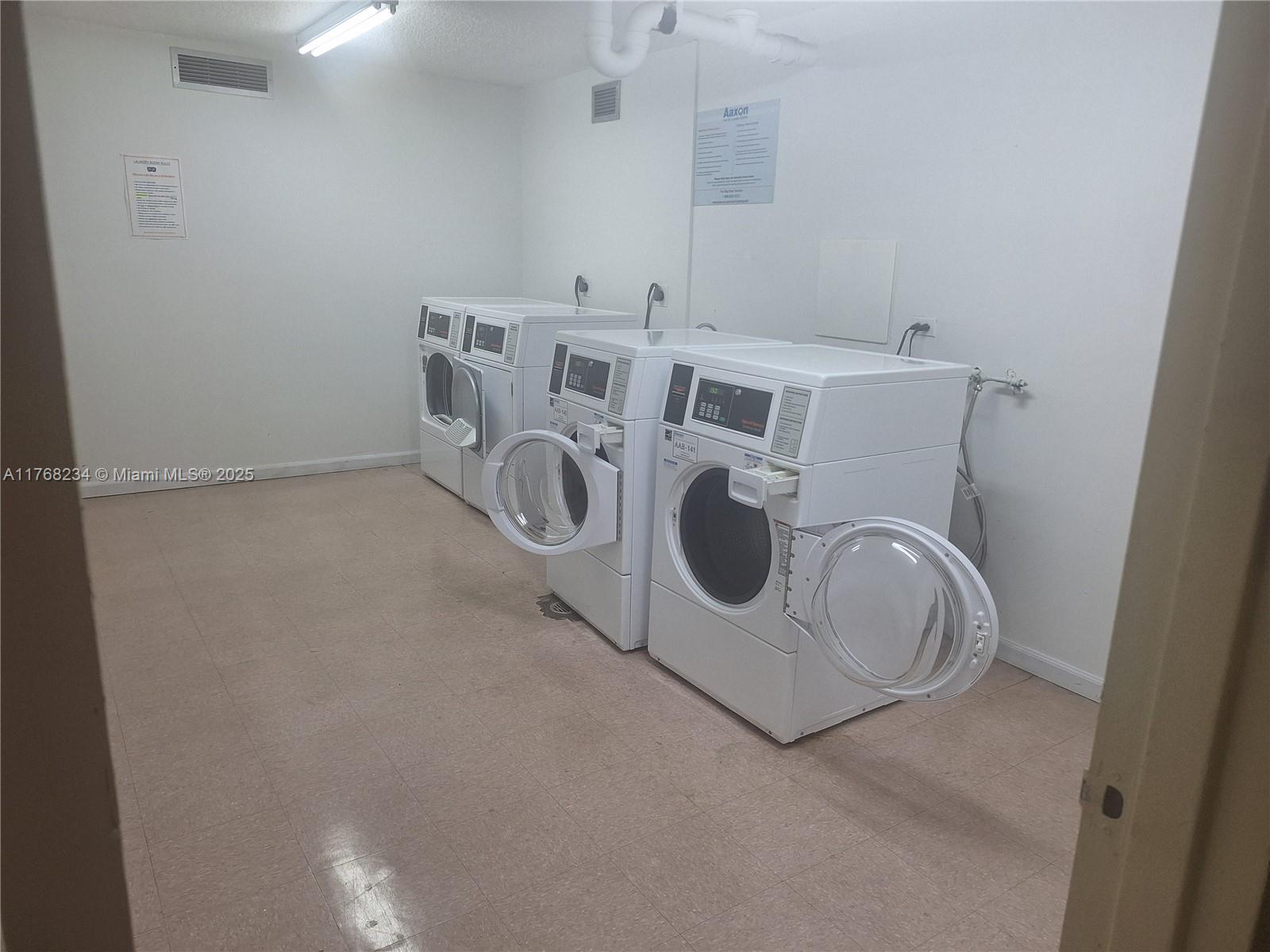 WINSTON TOWER 300 CONDO - Residential